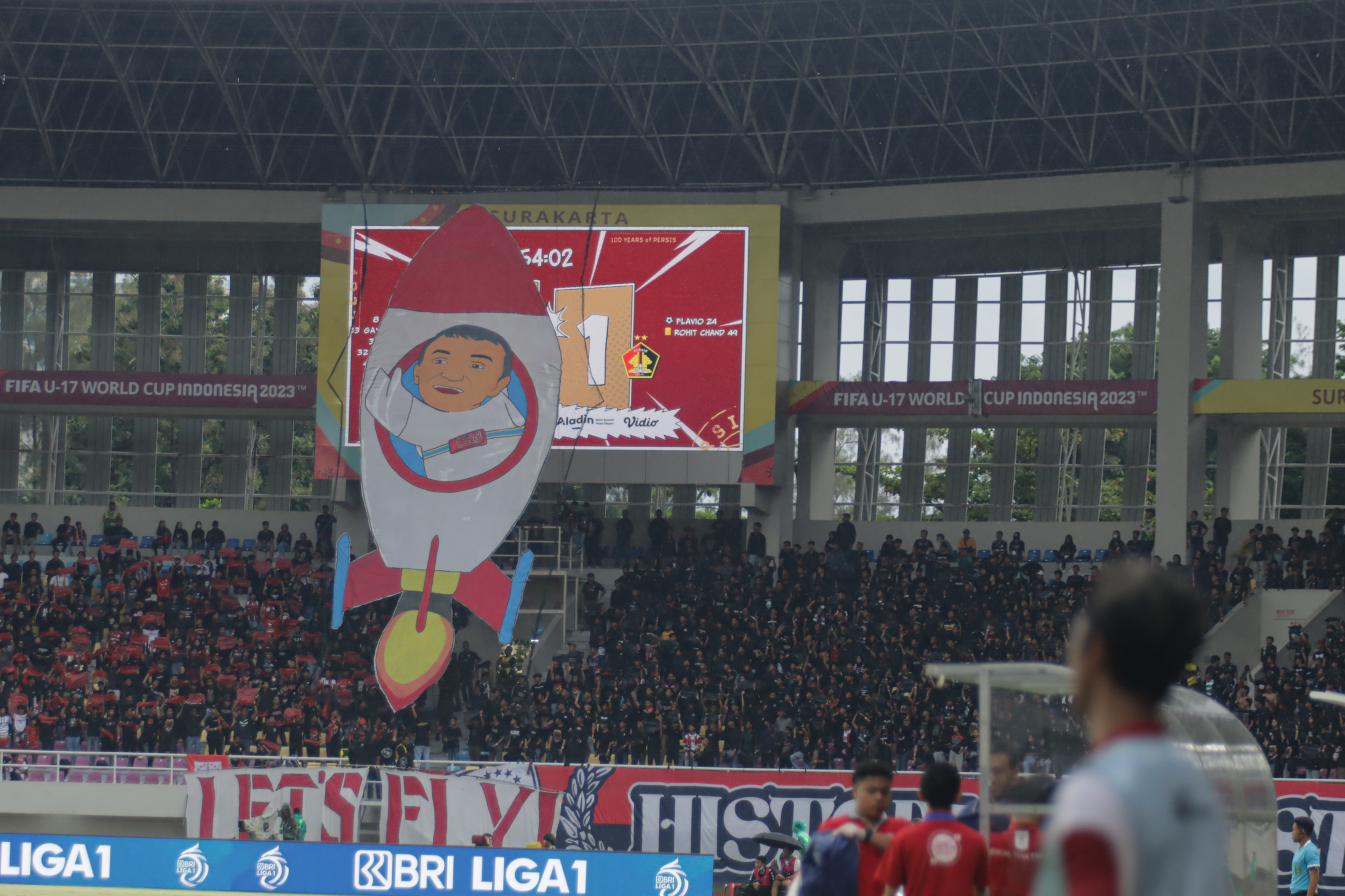 Koreografi yang  dibuat oleh suporter Persis Solo di laga lanjutan Liga 1.