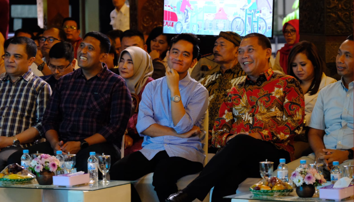 Wali Kota Solo Gibran Rakabuming dan Wakil Wali Kota Solo Teguh Prakosa&nbsp;saat gelar refleksi tiga tahun kepemimpinan di Balai Kota Solo, Rabu (28/2) malam.&nbsp;