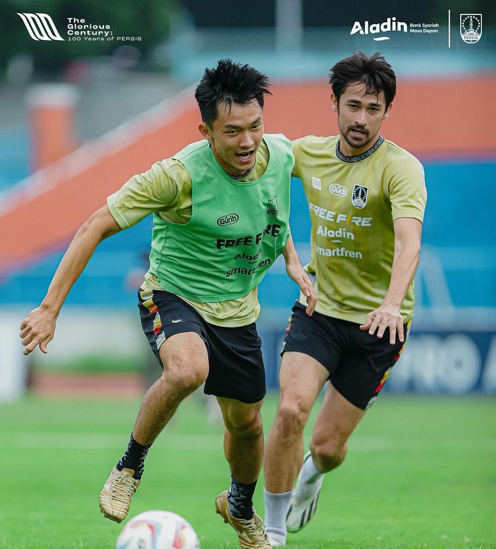 Sutanto Tan dan Gavin Kwan saat berlatih bersama tim Persis Solo.