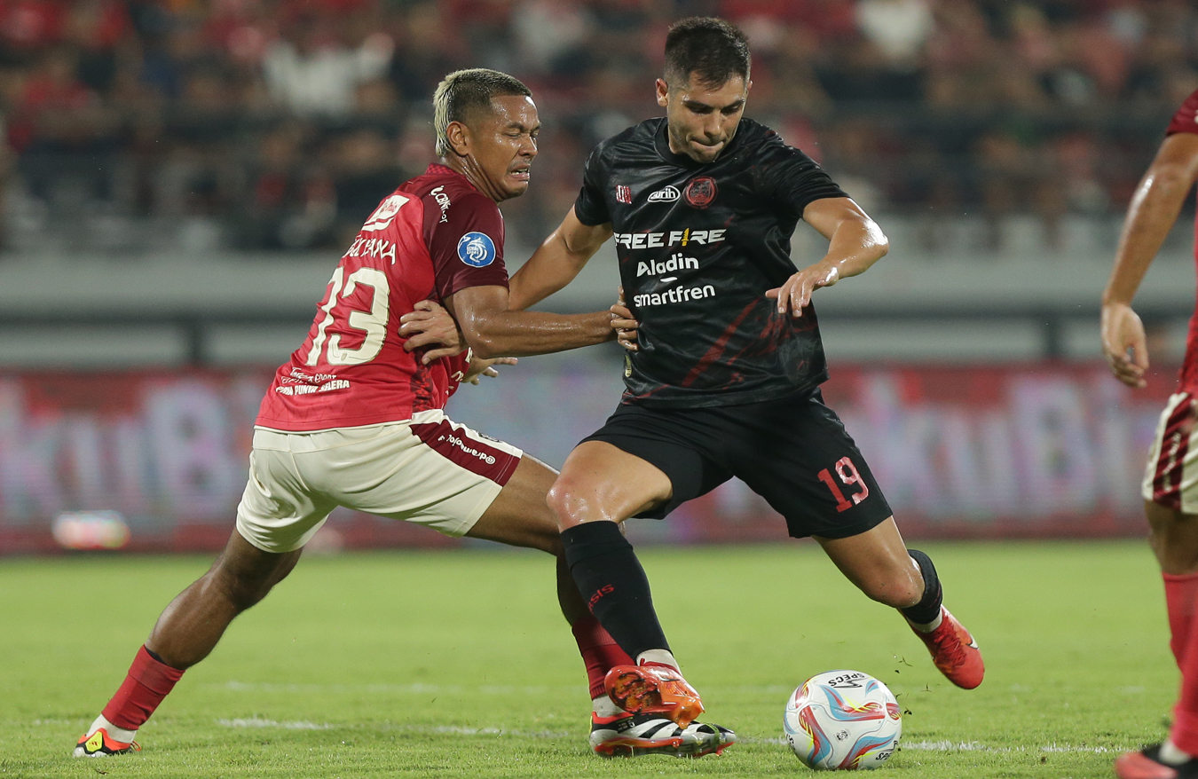 Striker Persis Solo David