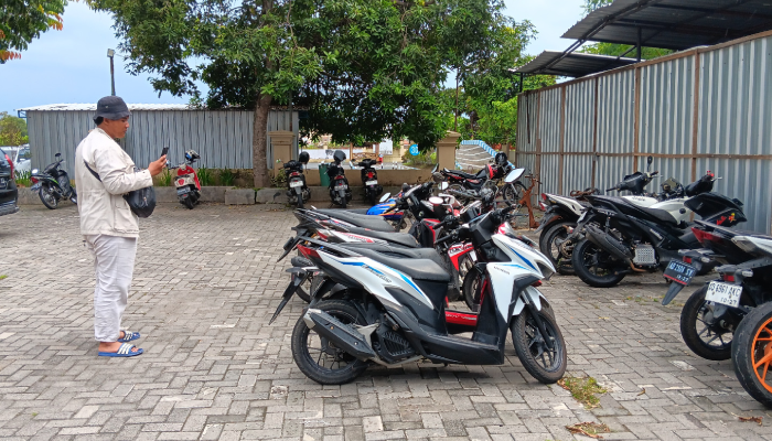 Enam unit sepeda motor yang diamankan di Mapolres Klaten, Jumat (1/3).