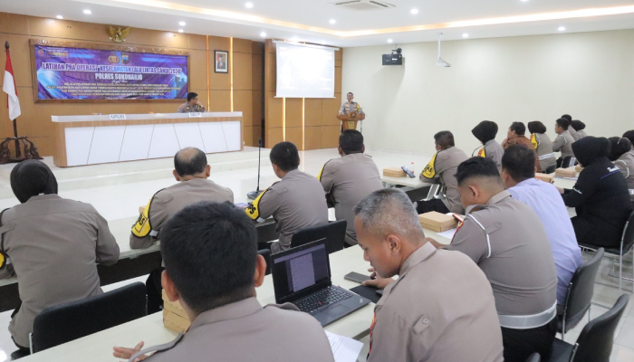 Polres Sukoharjo menggelar latihan pra operasi keselamatan Candi 2024 di Aula Mapolres Sukoharjo, Jumat (1/3).