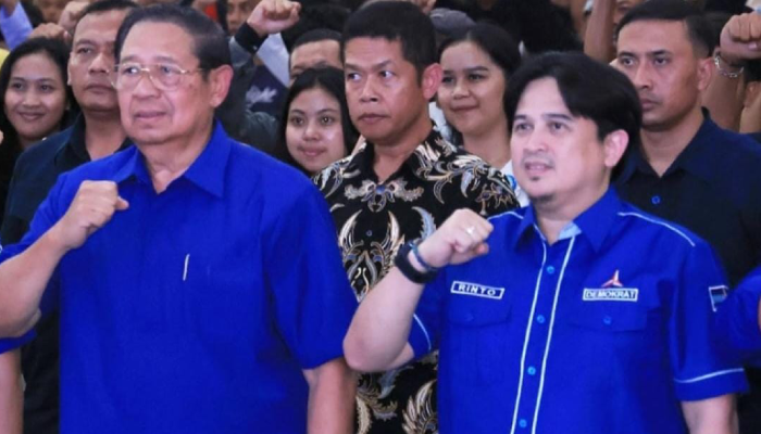 Caleg Partai Demokrat Rinto Subekti bersama Ketua Majelis Tinggi Partai Demokrat Susilo Bambang Yudhoyono (SBY).