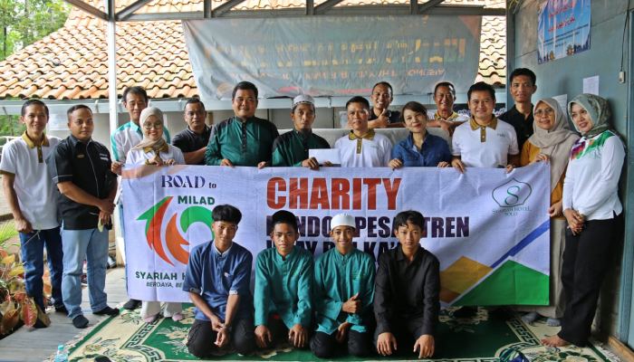 Syariah Hotel Solo bersama para santri Pondok Pesantren Tahfidzul Quran Ubay Bin Ka&rsquo;ab saat kegiatan Road to Milad.