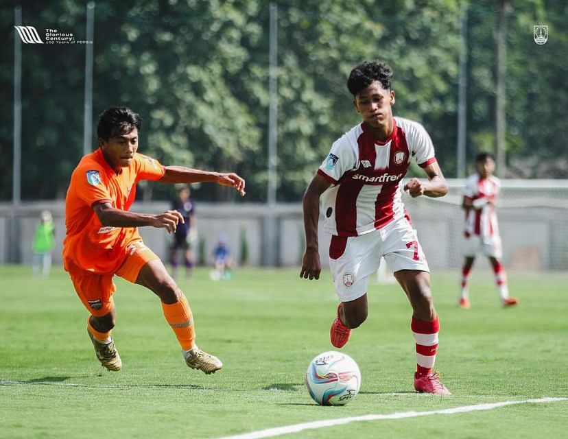 Duel Persis Solo U-16 dan Borneo FC U-16 dalam fase pamungkas Elite Pro Academy di Lapangan Garudayaksa, Bekasi, Rabu (6/3/2024).
