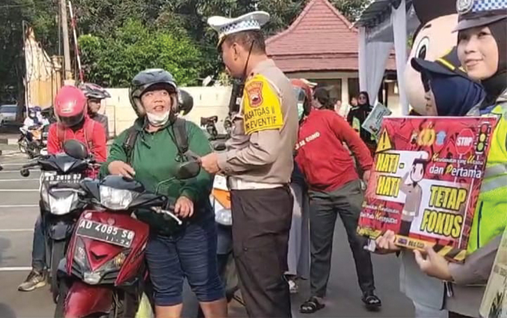 Satlantas Polresta Solo menggelar Operasi Keselamatan Candi 2024 di kawasan simpang empat Gendengan Kamis (7/3/2024) pagi.