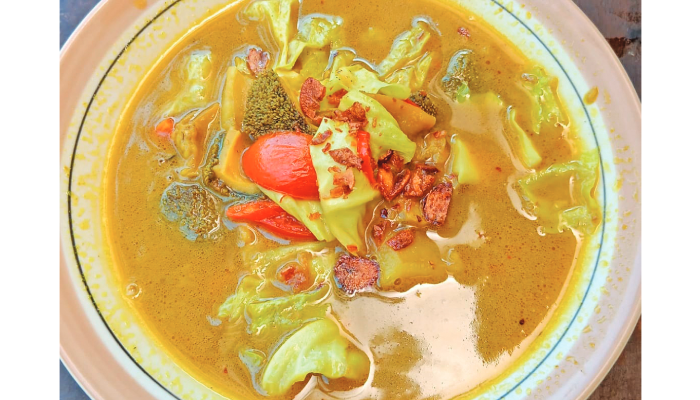 Gulai sapi di salah satu warung di Jalan Pemuda Wetan, Kelurahan Jetis, Kecamatan Sukoharjo ini ramai diserbu pecinta kuliner.