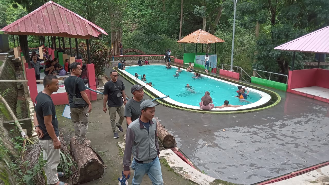 Tim Dinas Kepemudaan, Olahraga, dan Pariwisata Sukoharjo mulai mengukur kawasan Wisata Alam Batu Seribu untuk menyusun DED.