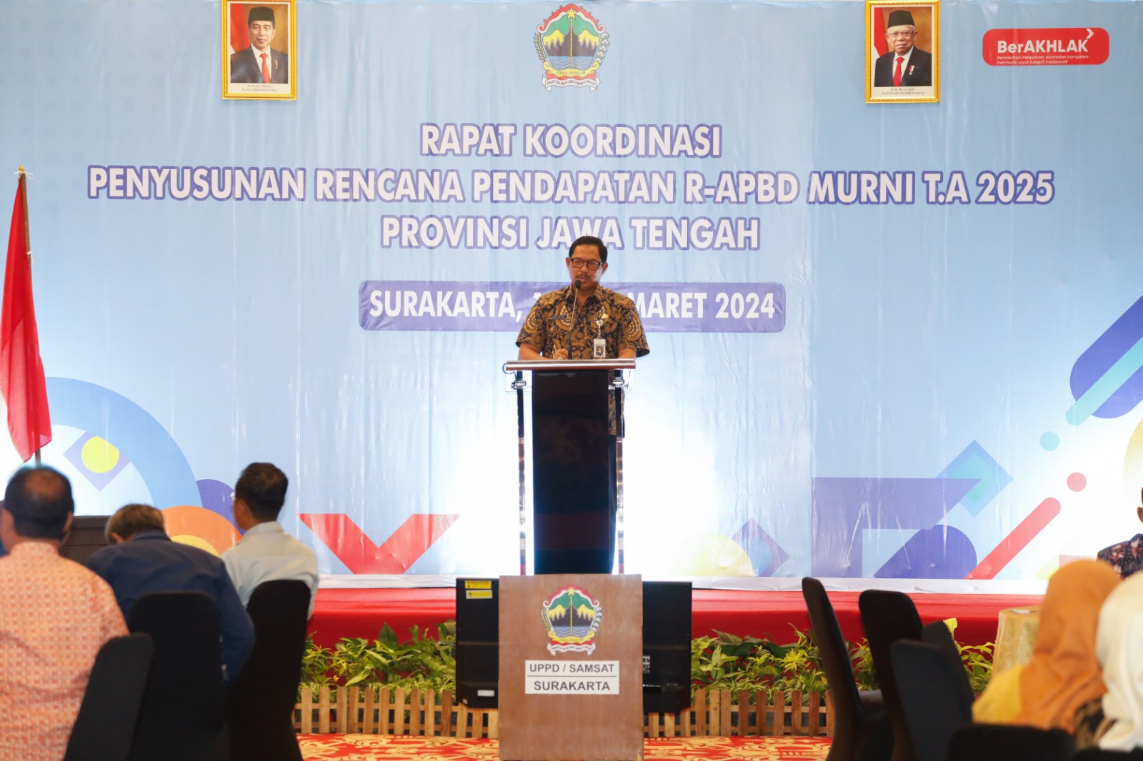 Pj Gubernur Jateng Nana Sudjana saat membuka Rakor Penyusunan Rencana Anggaran Pendapatan Provinsi Jateng Tahun Anggaran 2025 di Hotel Sunan, Kota Solo, Rabu (13/3/2024).
