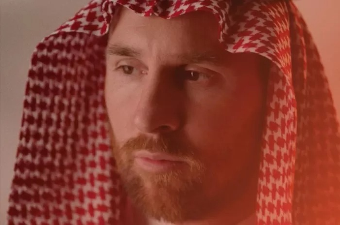 FESYEN RAMADHAN: Lionel Messi mengenakan Gulf sebagai salah satu bentuk promosi brand asal Saudi bernama Sayyar.