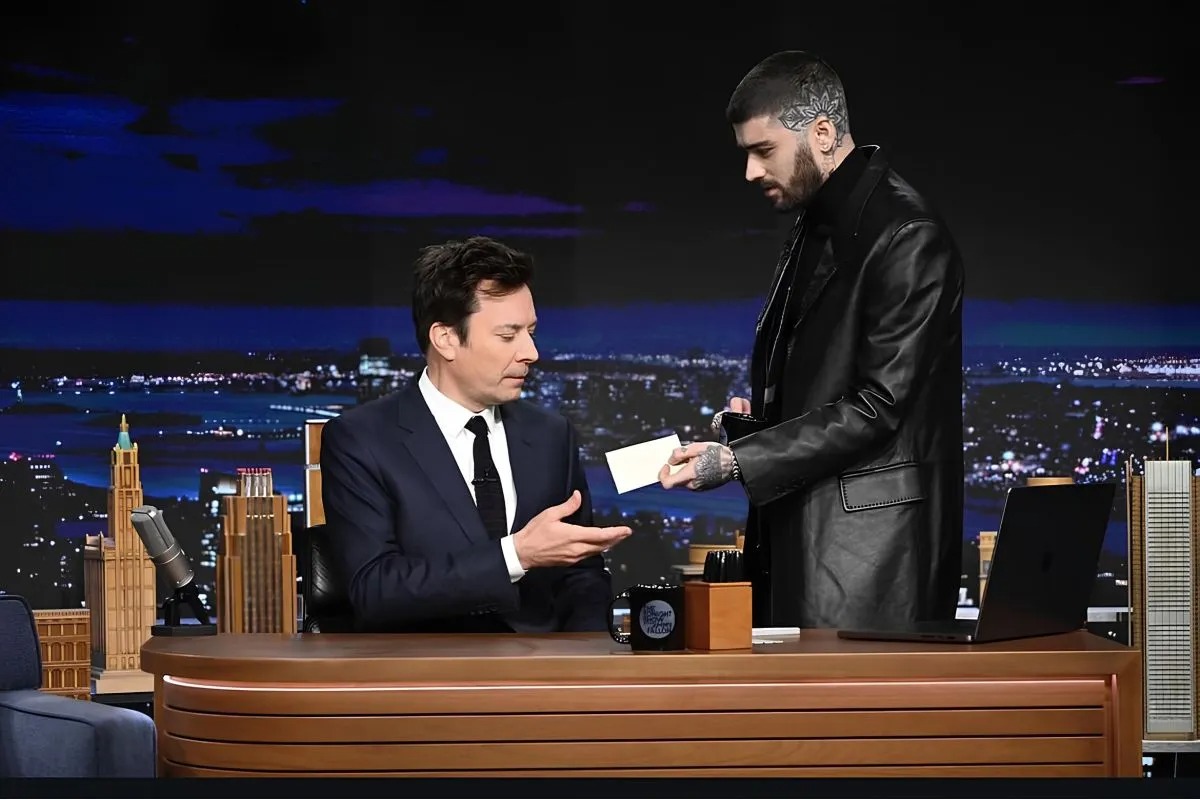 Penyanyi asal Inggris Zayn Malik saat menghadiri acara The Tonight Show.