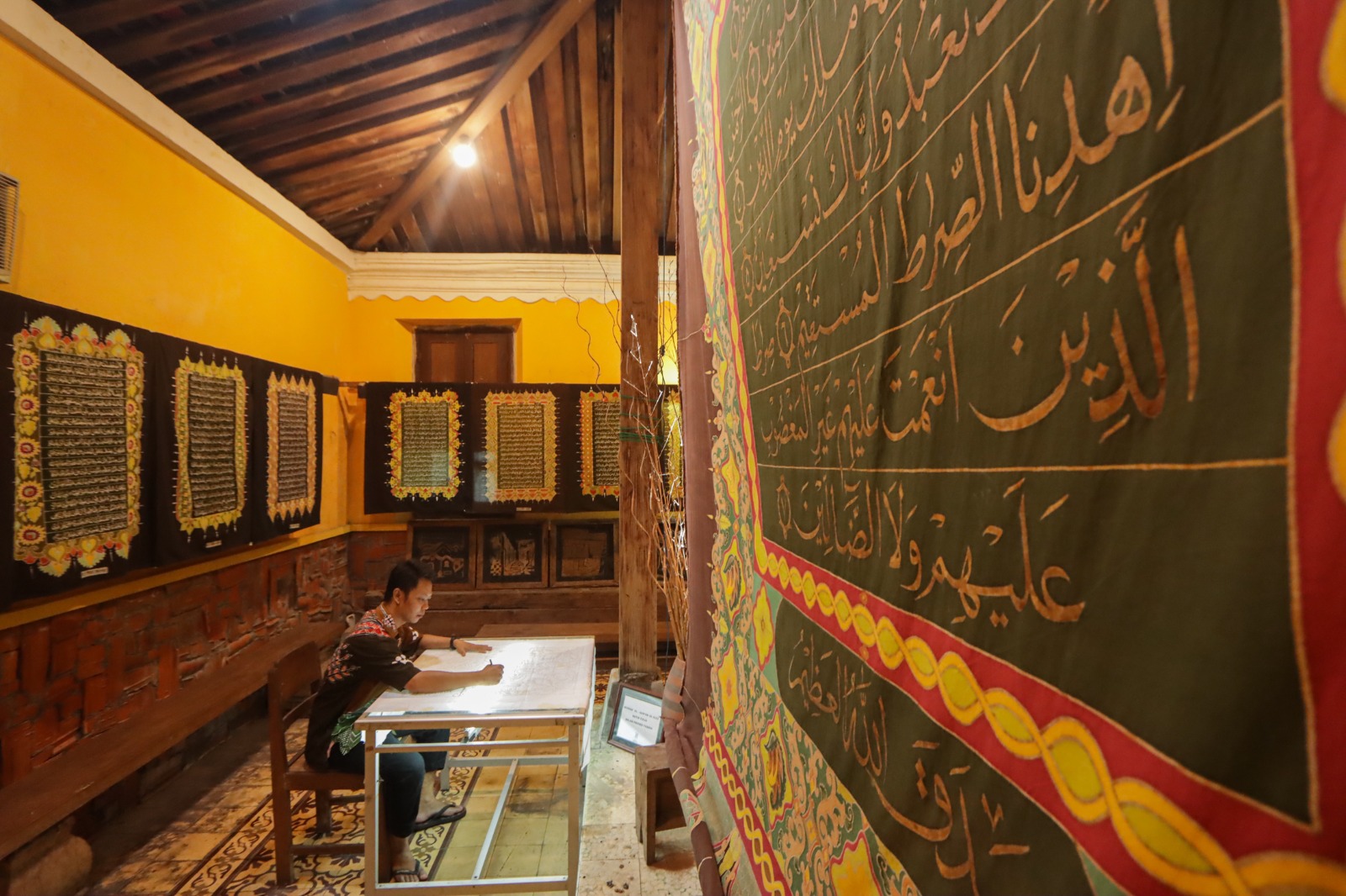 Alquran batik karya Batik Mahkota Laweyan Solo