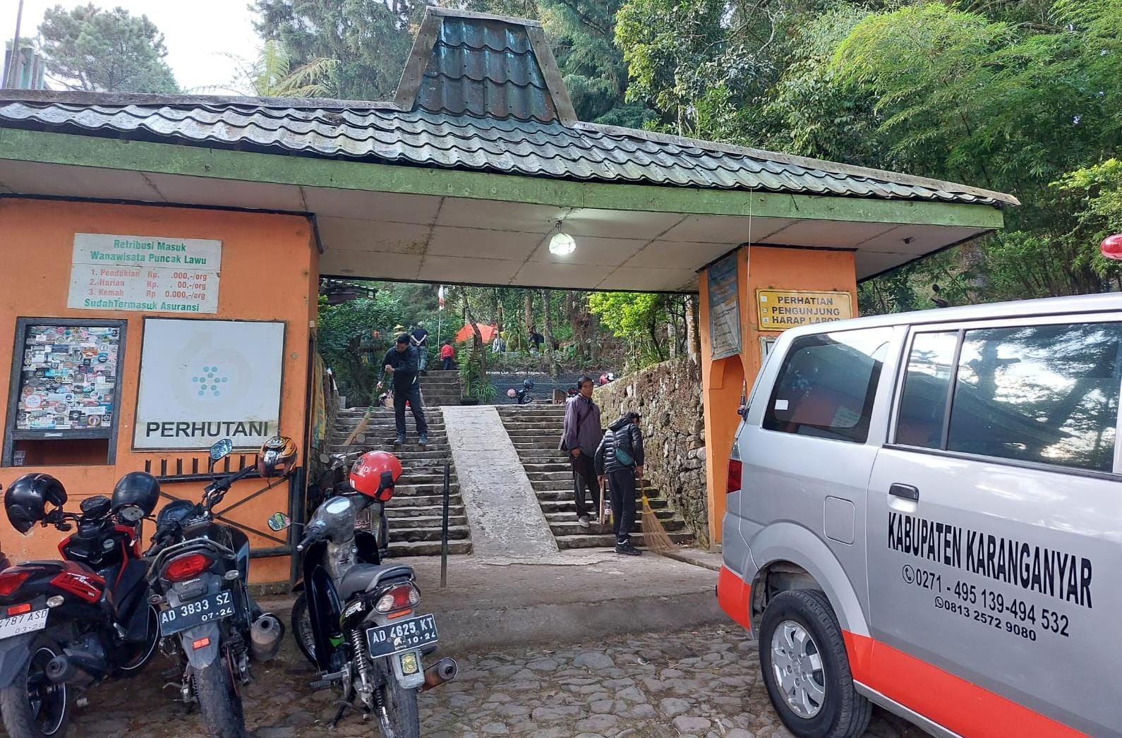 Jalur pendakian Gunung Lawu via Cemoro Kandang kembali dibuka oleh Perhutani.