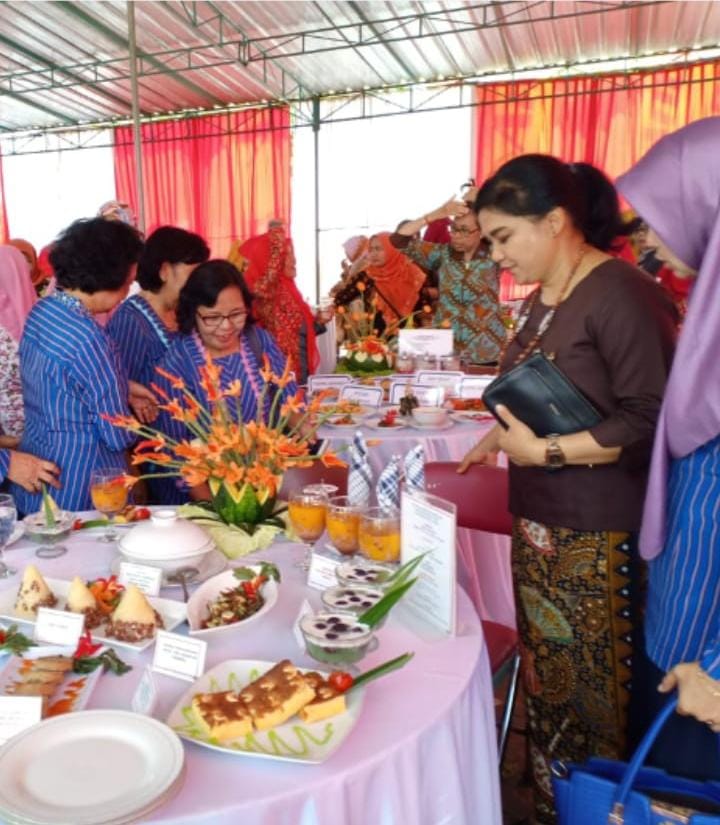 Verawati Joko Sutopo (kanan), saat menghadiri sebuah acara, belum lama ini.