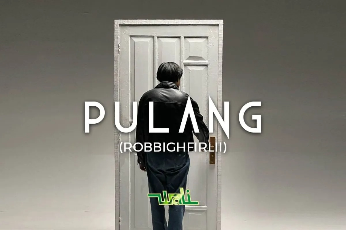 Sampul utama single religi terbaru band Wali bertajuk "Pulang (Robbighfirlii)".