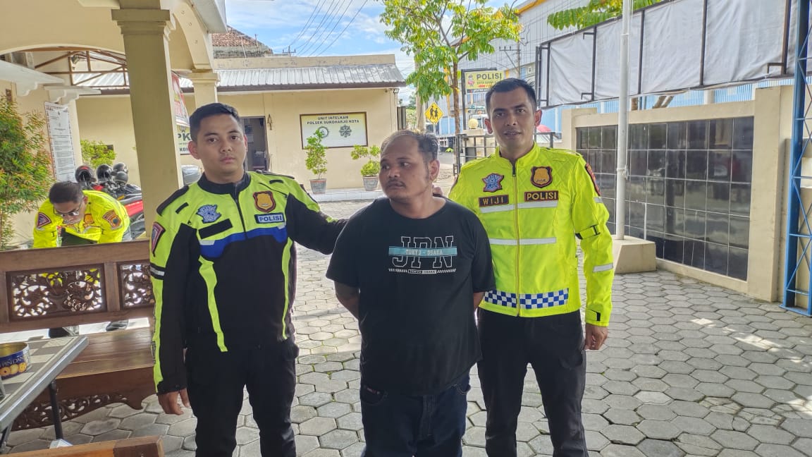 Pelaku curanmor yang dibekuk warga di depan Toko Sinar Terang, Sukoharjo, Sabtu (16/3/2024).