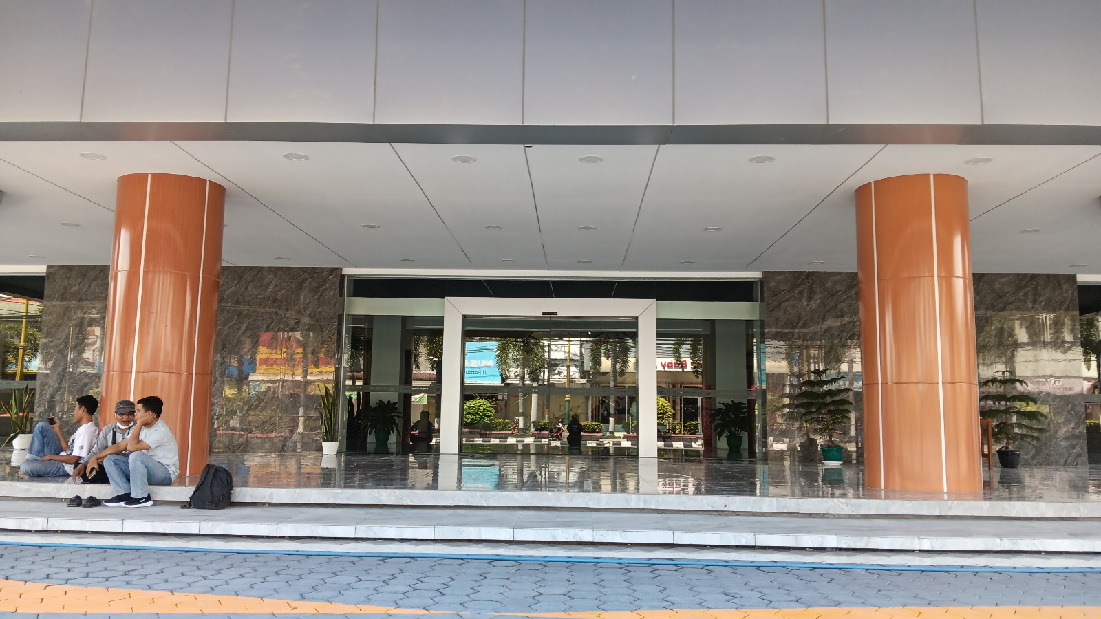 Suasana tampak depan Klaten Town Square (Klatos) di Jalan Pemuda, Kecamatan Klaten Tengah yang saat ini masih dalam proses penataan.