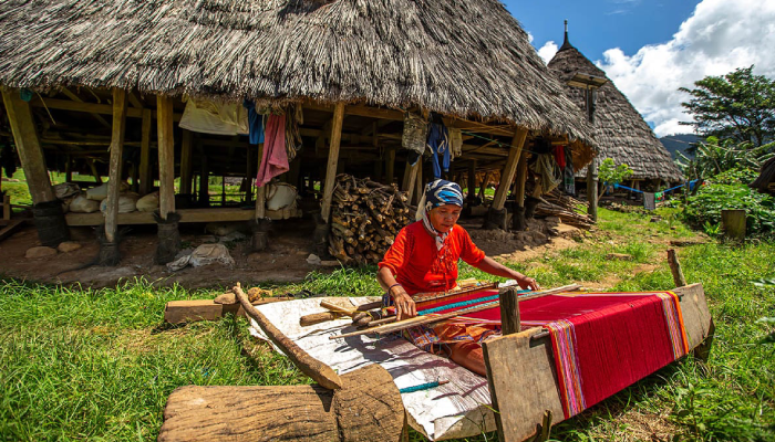 Aktivitas warga desa wisata Wae Rebo.