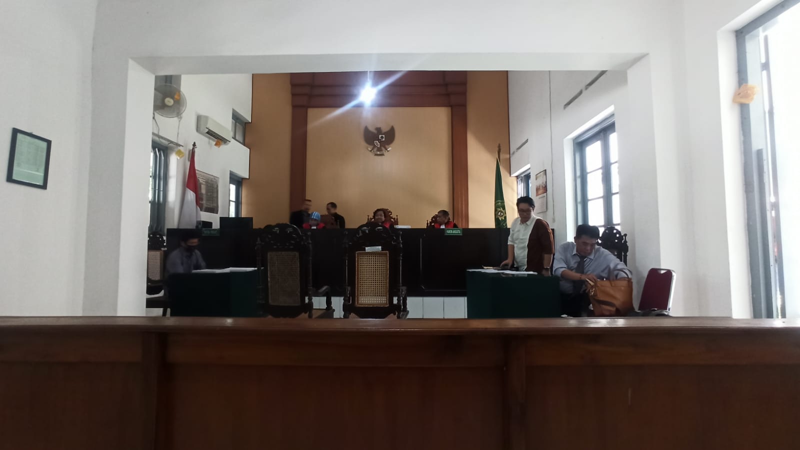 Suasana sidang gugatan wanprestasi yang menjerat Wali Kota Solo Gibran Rakabuming Raka kembali bergulir di Pengadilan Negeri Kota Solo, Rabu pagi (20/3/2024).
