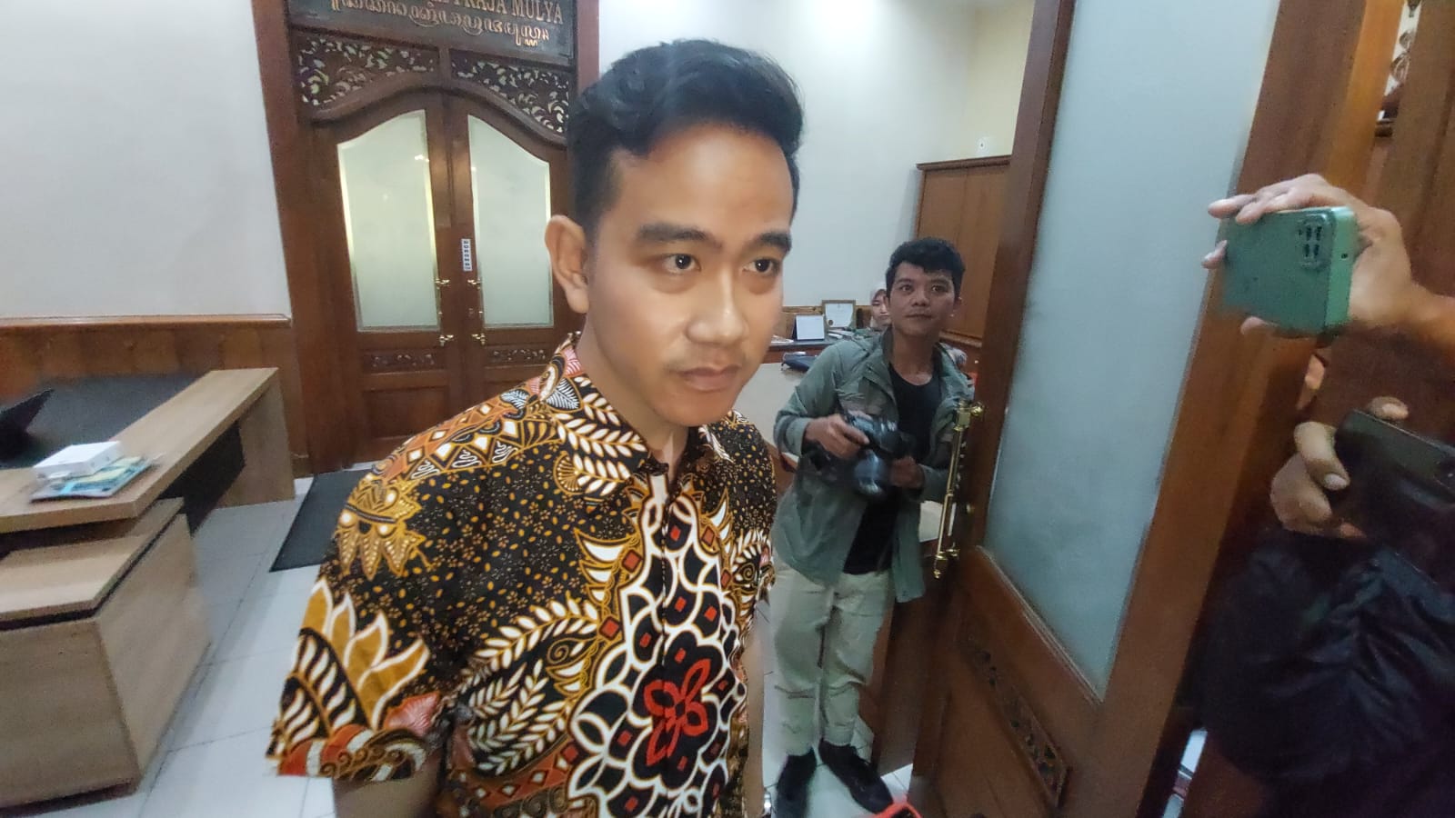 Cawapres 02 Gibran Rakabuming Raka ditemui di Balai Kota Solo, Kamis (21/3/2024)