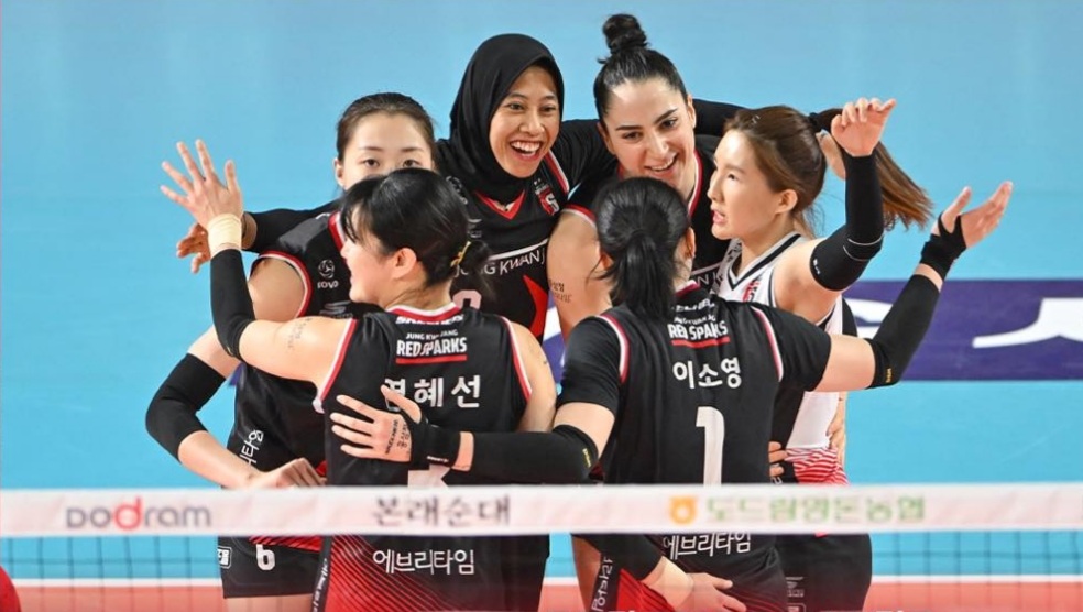 Megawati bersama pemain Red Sparks di Liga Korea Selatan