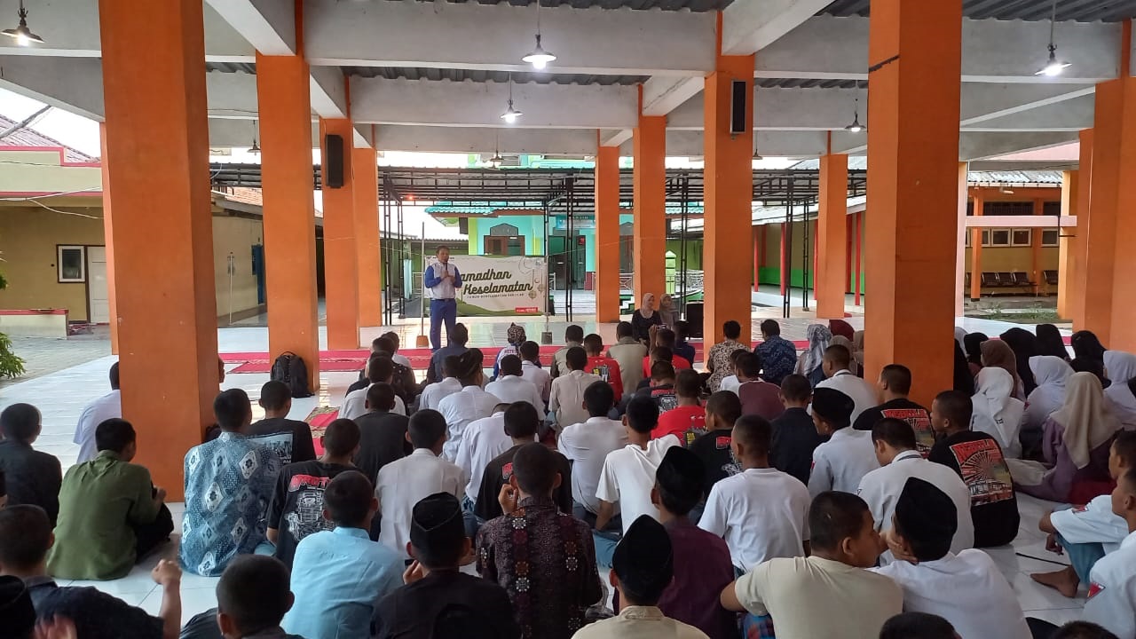 PEMBEKALAN: Pelatihan dan tausiah oleh Astra Motor Jateng kepada pelajar SMK.