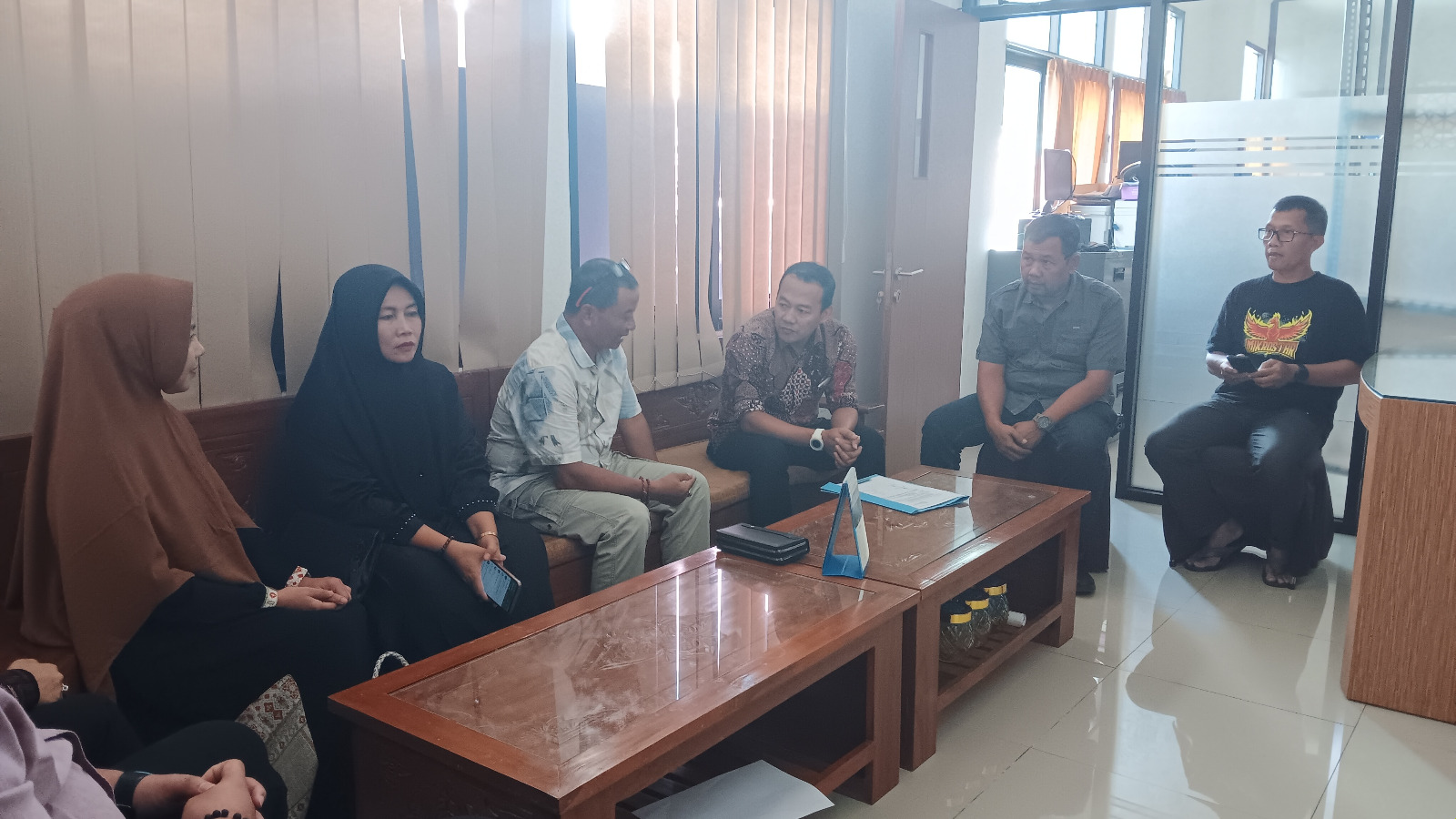 Empat caleg PDIP Klaten saat melakukan audiensi di KPU Klaten pada Sabtu (23/3).&nbsp;