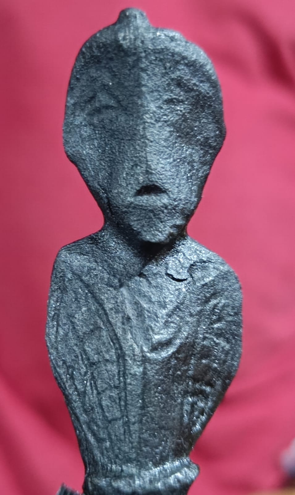 Bagian keris puthut sajen yang bergaya primitif.