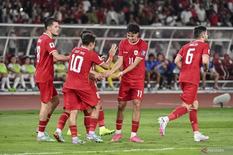 Pemain Timnas Indonesia melakukan selebrasi usai mendapatkan skor dari Vietnam pada pertandingan lanjutan Grup F Kualifikasi Piala Dunia 2026.