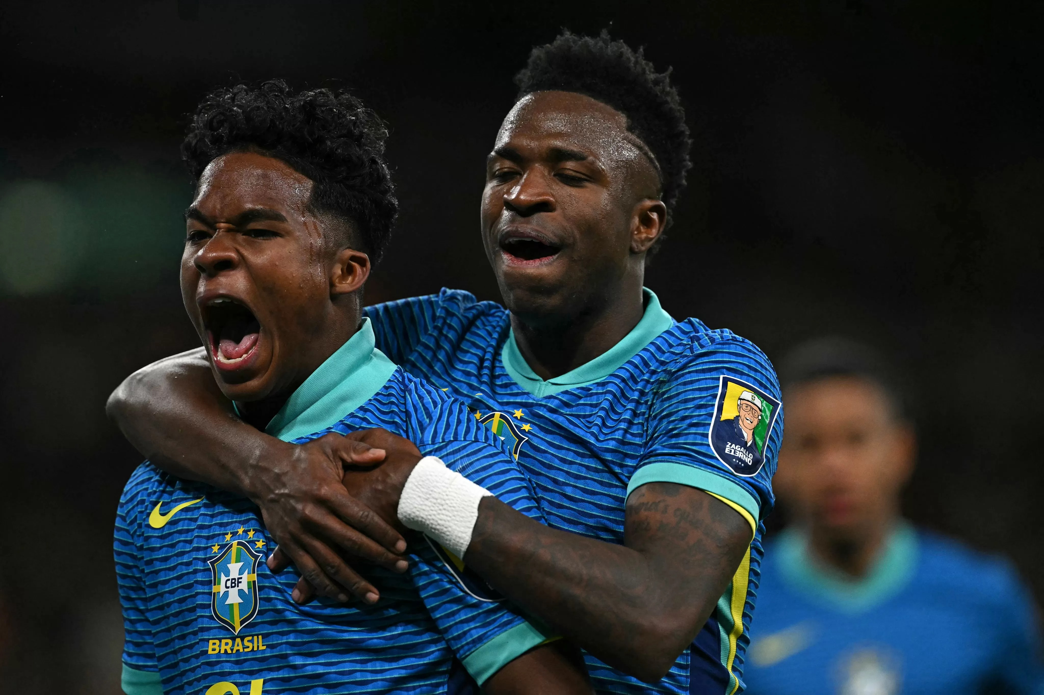 Endrick dan Vinicius Jr. selebrasi gol dalam laga Inggris vs Brazil di stadion Wembley, London.