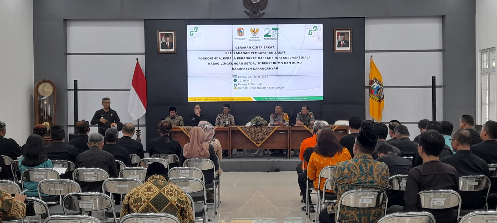 Pj Bupati Karanganyar Timotius Suryadi saat memberikan sambutan dalam kegiatan gerakan Cinta Zakat Kabupaten Karanganyar. (Rudi Hartono/Radar Solo)