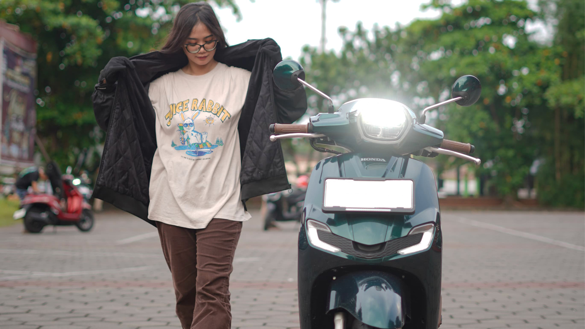 Rekomendasi jaket yang bisa digunakan bikers saat menghadapi cuaca panas di Musim Kemarau.