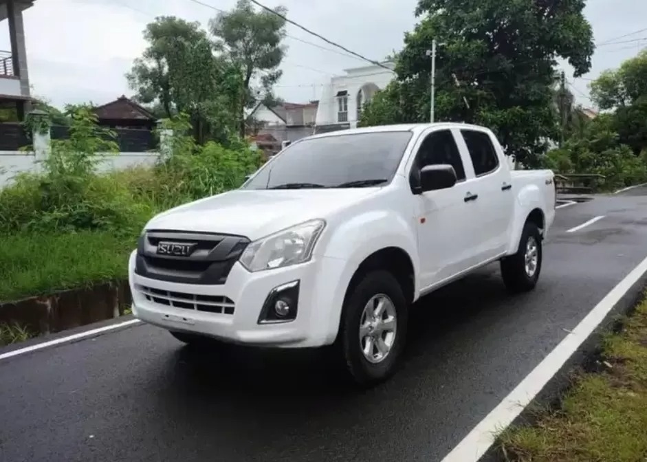 Ilustrasi mobil double cabin 4x4 yang bisa dibeli untuk keperluan mudik lebaran. Salah satunya Isuzu D-Max, harganya sudah murah.
