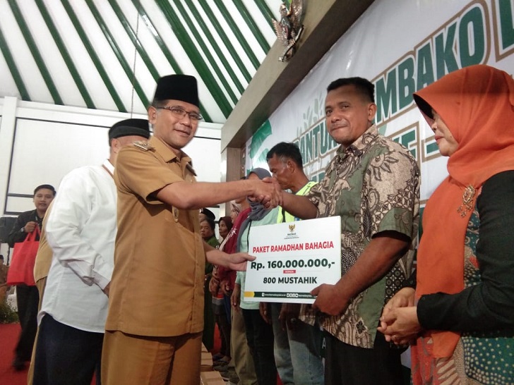 Bupati Boyolali M Said Hidayat serahhan beragam bantuan kepada elemen masyarakat, Senin (1/4/2024).