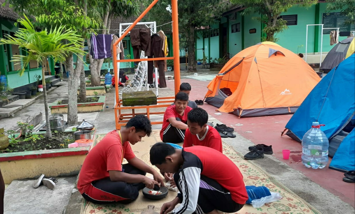 Kegiatan pramuka di salah satu sekolahan di Solo Raya