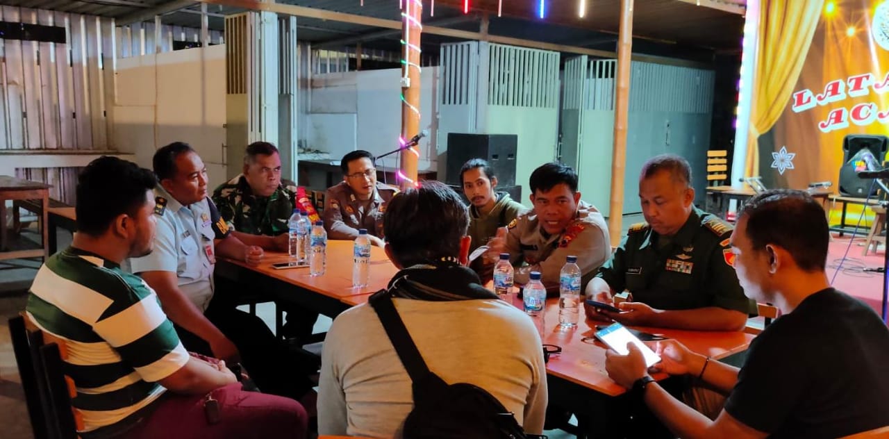 Audiensi antara aparat dan pengelola resto di kawasan Colomadu, Karanyanyar yang pertunjukan live music-nya dikeluhkan warga.