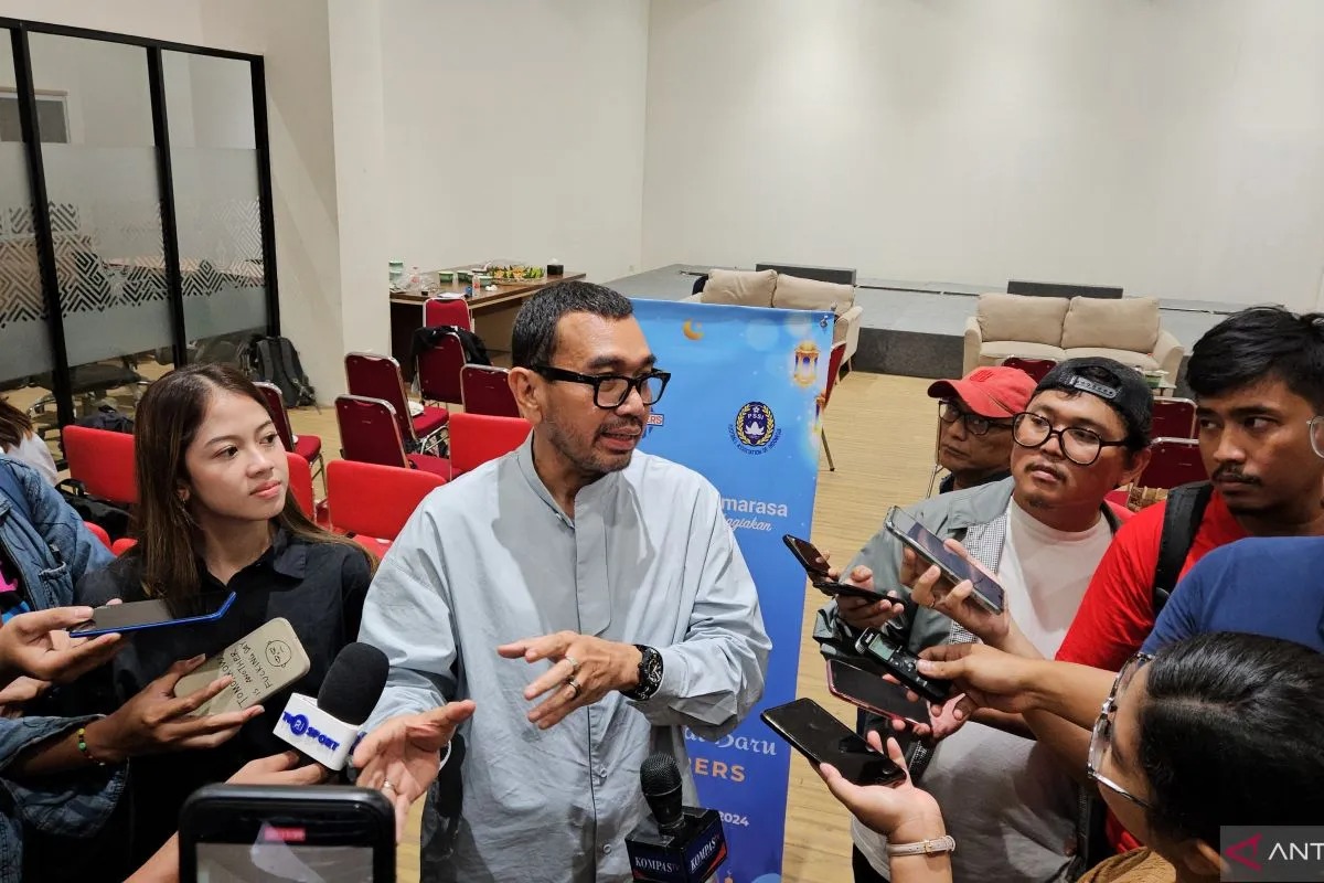 Anggota Komite Eksekutif PSSI Arya Sinulingga menjawab pertanyaan pewarta di GBK Arena, Jakarta, Selasa (2/4/2024).