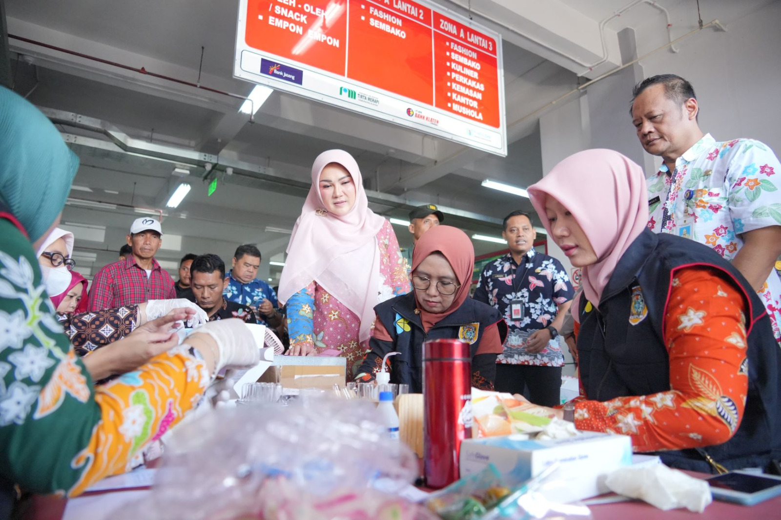 Bupati Klaten Sri Mulyani dan tim pemkab sidak ke Pasar Gedhe Klaten, Rabu (3/4)