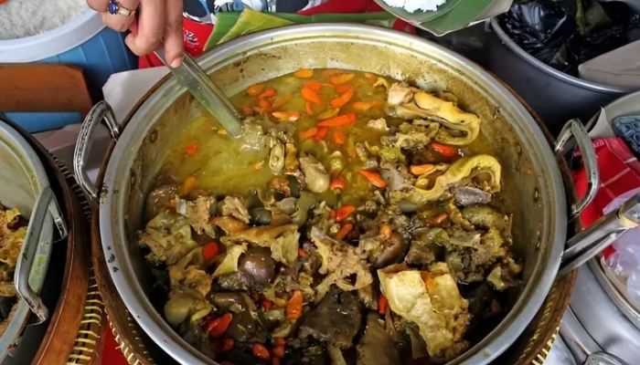 Tengkleng jadi salah satu andalan kuliner di Solo.