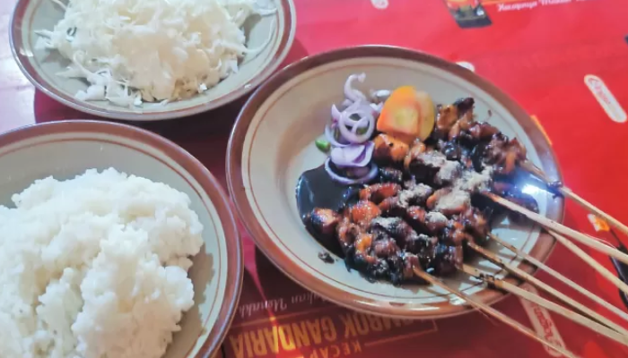Sate kambing.