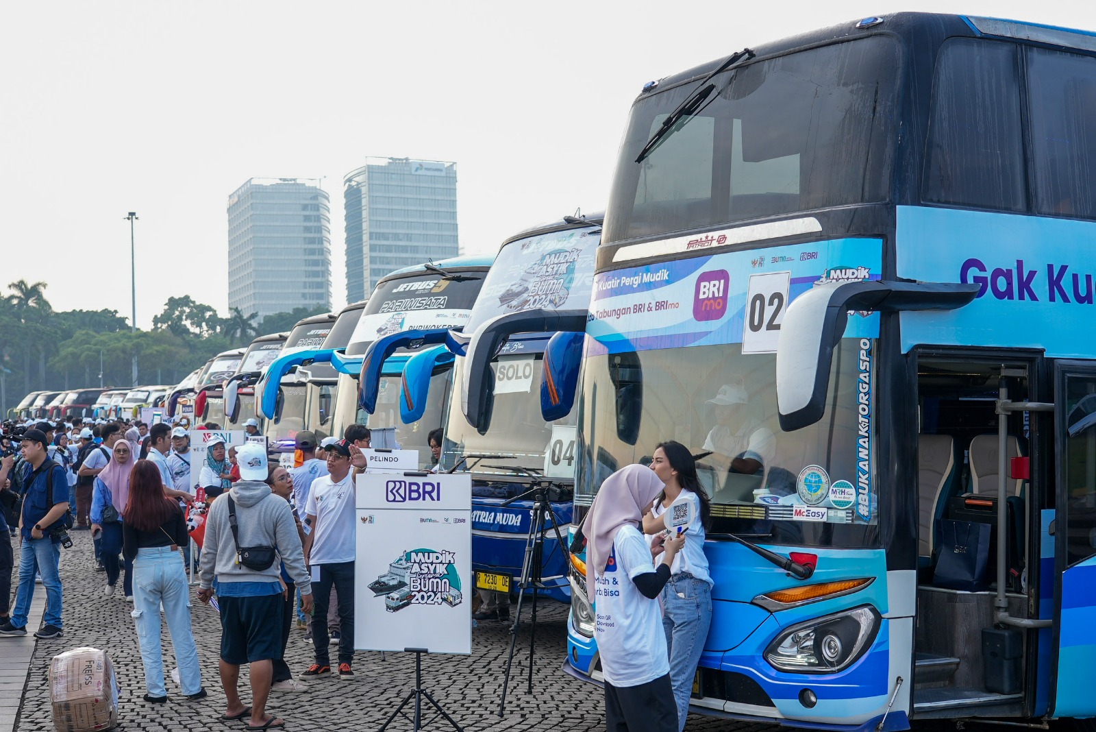 BRI Group memberangkatkan 12.173 pemudik dalam rangka Mudik Asyik Bersama BUMN 2024 di Monas, Jakarta Pusat, Jumat, 5 April 2024.