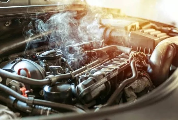 Ilustrasi overheat mesin kendaraan.