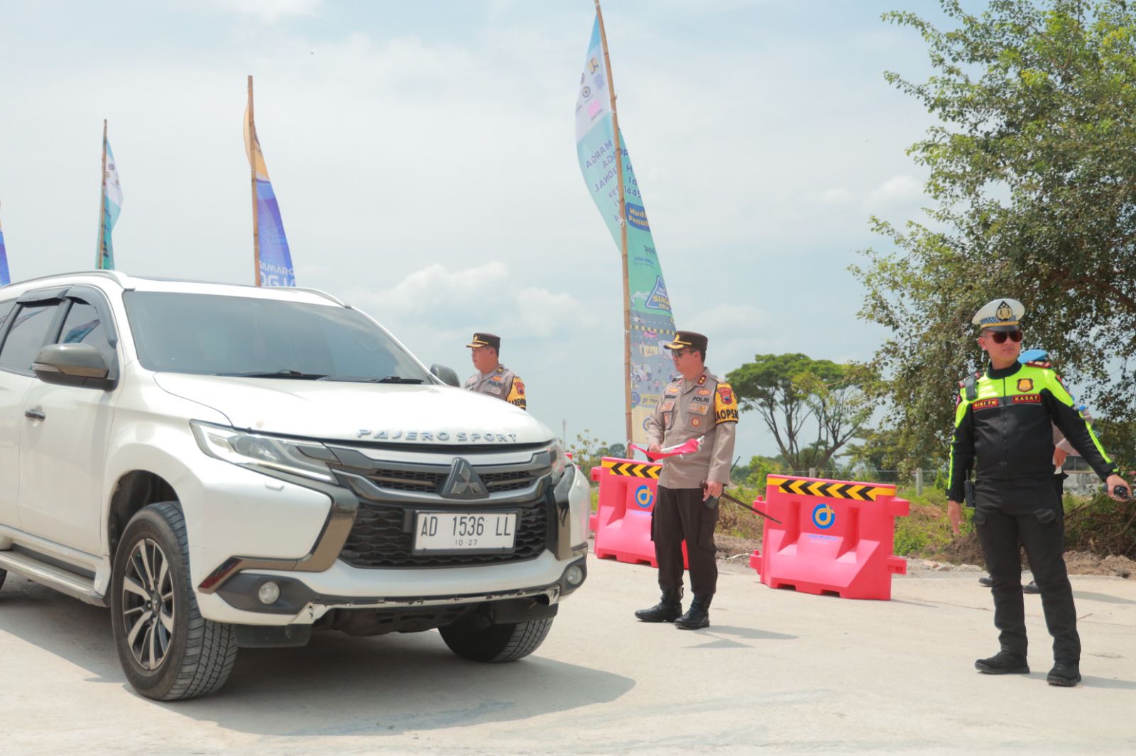 Kapolres Klaten AKBP Warsono saat mengecek exit tol Ngawen, Kecamatan Ngawen, Klaten.
