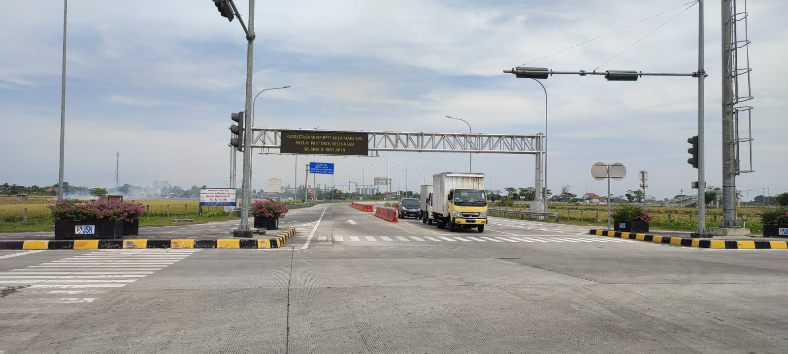 Gerbang Tol Pungkruk di Kecamatan Ngrampal, Kabupaten Sragen