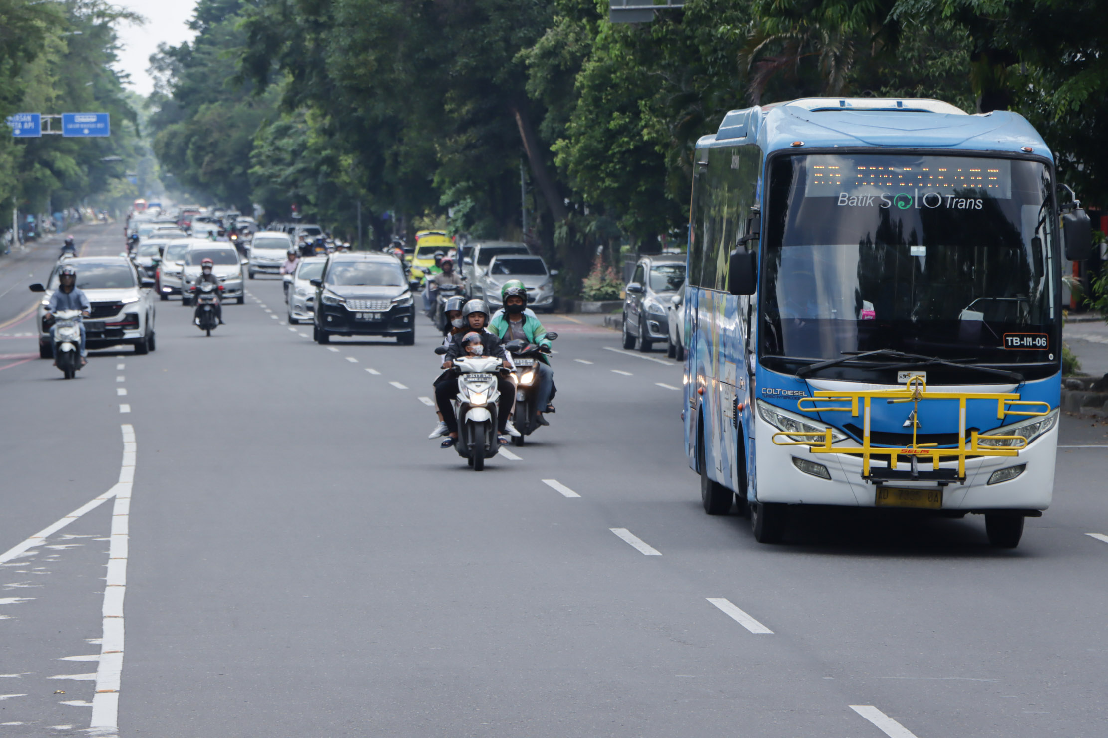 Suasana Jalan Slemet Riyadi, Minggu pagi (7/4).