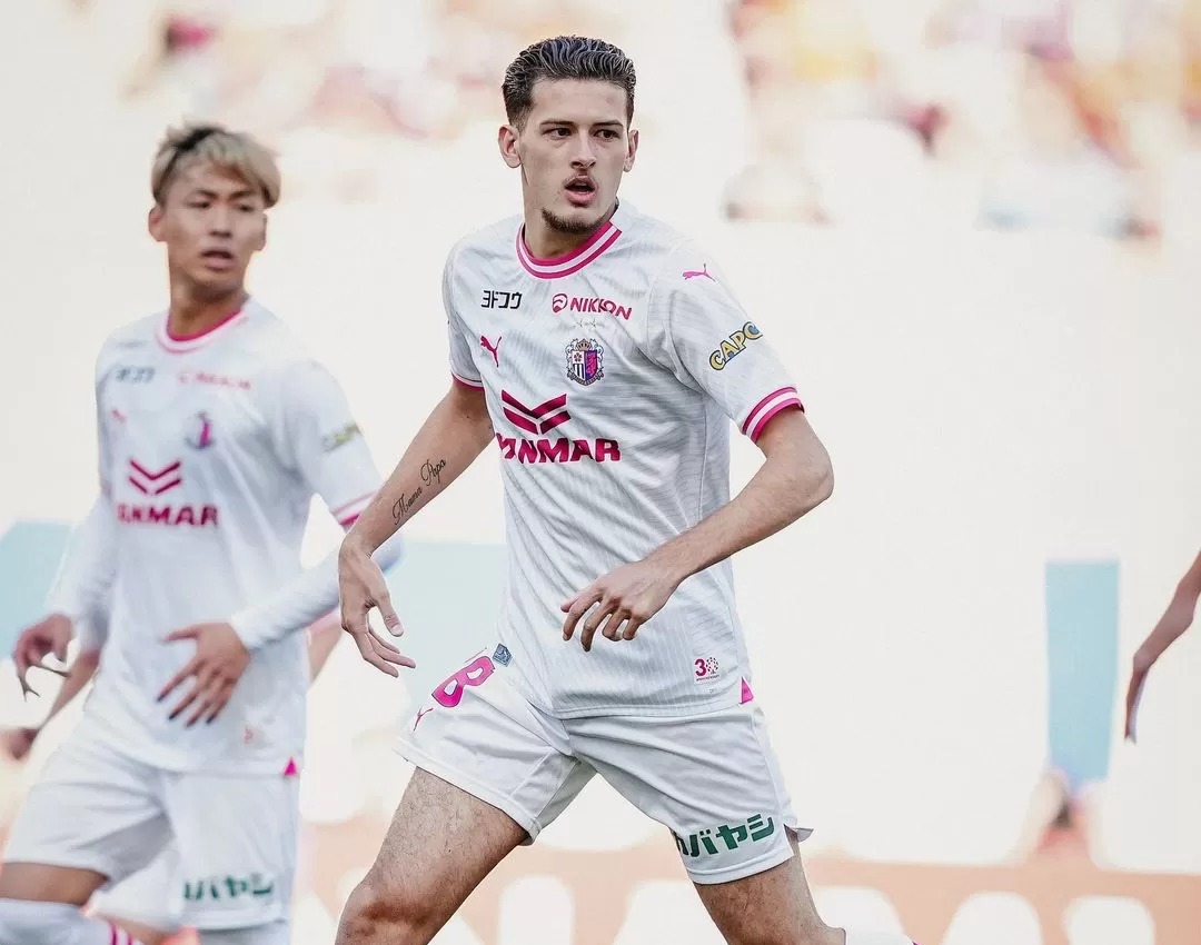 Justin Hubner pemain nasional Indonesia yang menjalani debutnya bermain di J1 League bersama Cerezo Osaka dan cetak rekor sebagai pemain Indonesia pertama.