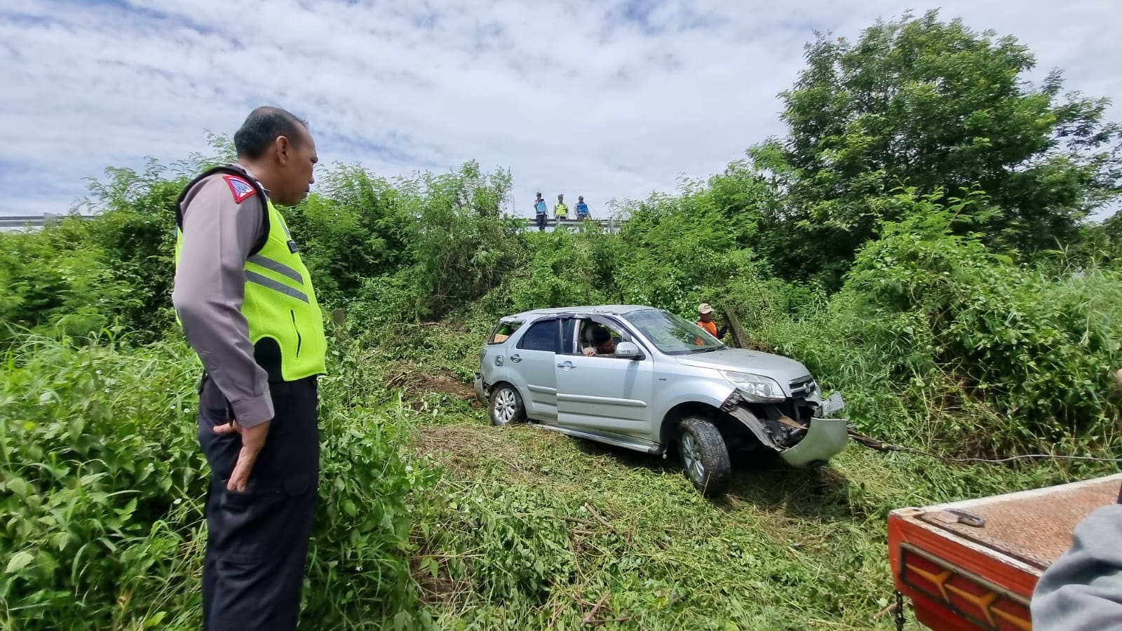 Mobil Daihatsu Terios nomor polisi B 1228 TZI menabrak guardrill tol Semarang-Solo, Desa Tanjungsari, Kecamatan Banyudono, Kabupaten Boyolali, Jumat (12/4/2024)