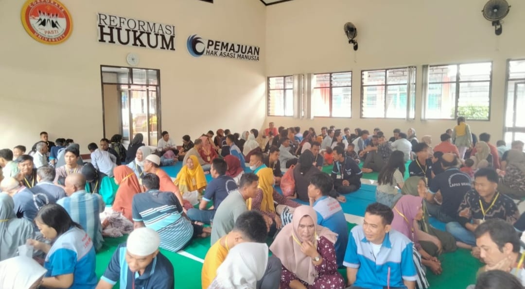 Narapidana Lapas Kelas 2A Sragen menemui keluarga, beberapa waktu lalu. (Ahmad Khairudin/Radar Solo)