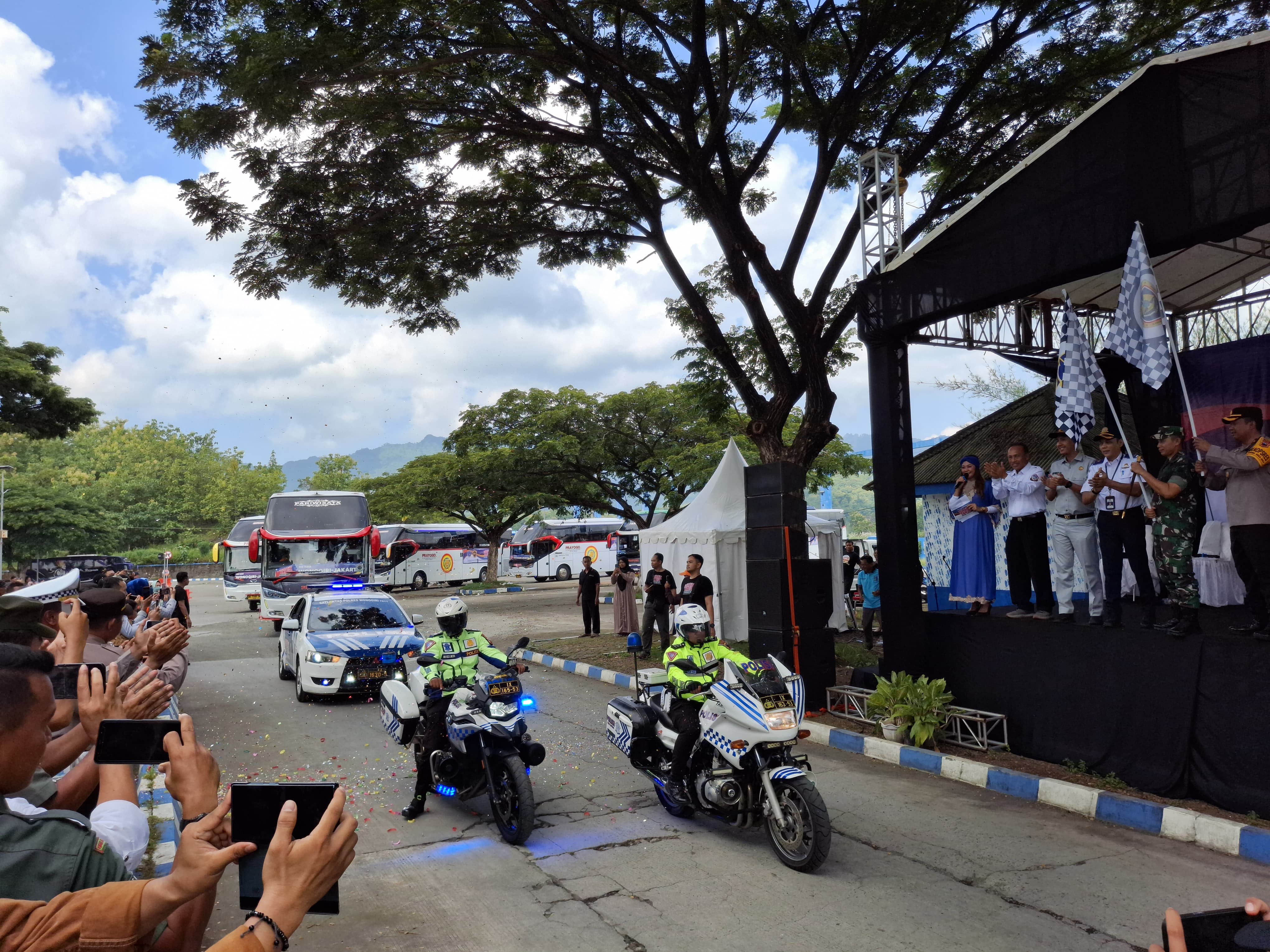 Keberangkatan bus balik gratis dari Terminal Giri Adipura Wonogiri, Senin (15/4/2024).