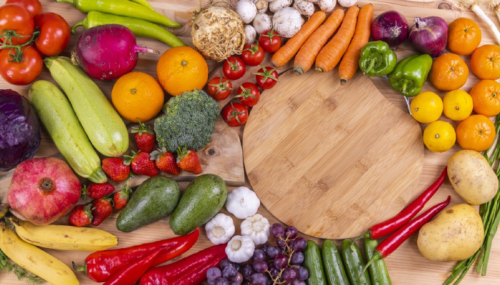 Sayuran dan buah-buahan yang jadi sumber makanan diet plant based.